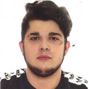 Estudiante de inglés imparte clases a niños de todas las edades